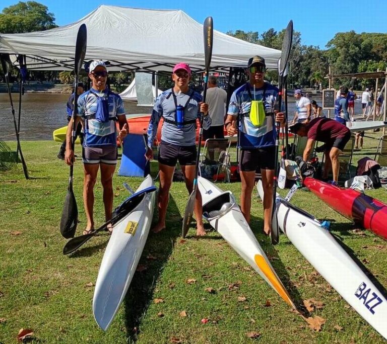 Palistas de Goya, Corrientes, celebrando su clasificación al Mundial de Canotaje 2026