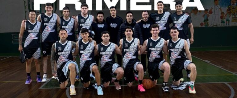 Jugador de básquet en acción durante un partido del torneo capitalino.