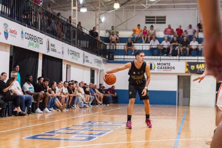 Ilustración del partido de básquet entre San Lorenzo de Monte Caseros y Mitre de Posadas en el CEF N° 3.