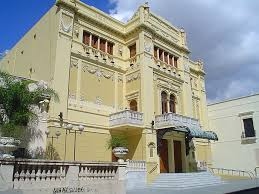 Fachada del Teatro Juan de Vera en la ciudad de Corrientes