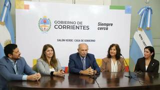 Presentación del proyecto Antibióticos bajo la lupa en el Salón Verde de la Casa de Gobierno de Corrientes