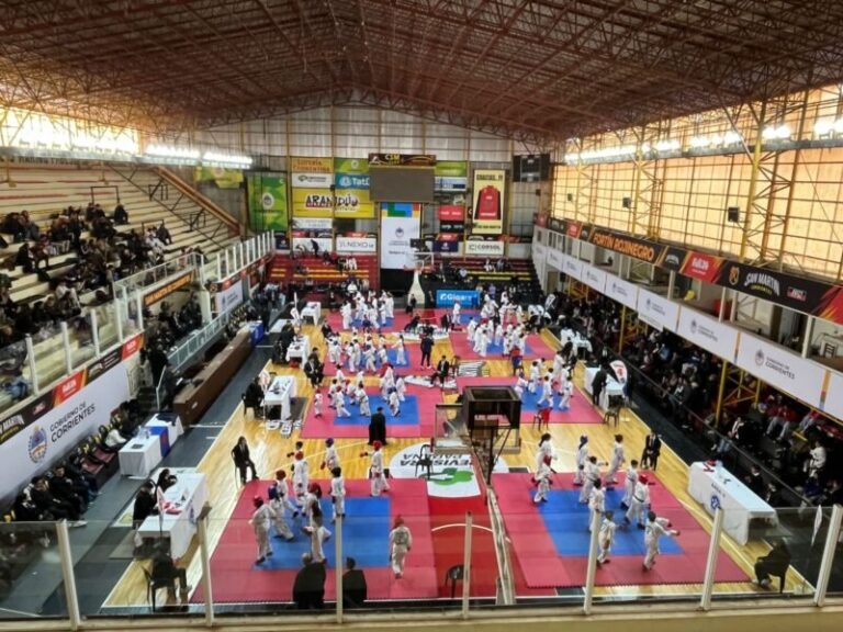Equipo de taekwondo del Club de Regatas Corrientes en el Torneo Apertura de ACAST