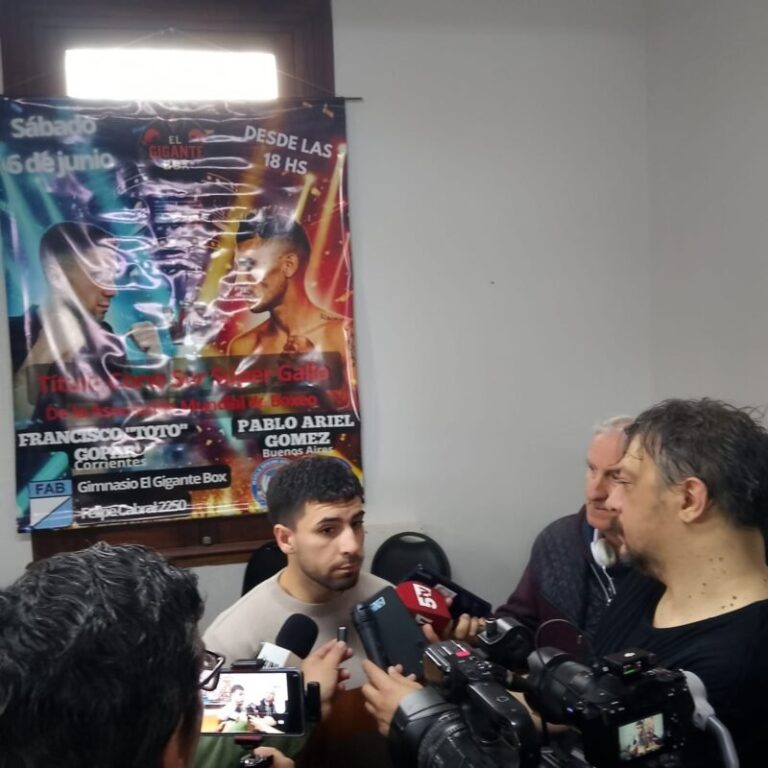 Presentación de la velada boxística en la Secretaría de Deportes de Corrientes con Francisco Gopar y Pablo Gómez