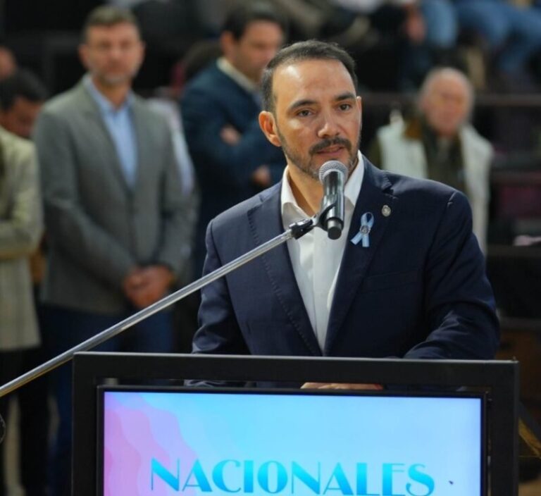 Gobernador Juan Pablo Valdés durante la apertura de Las Nacionales 2026 en la Sociedad Rural de Corrientes