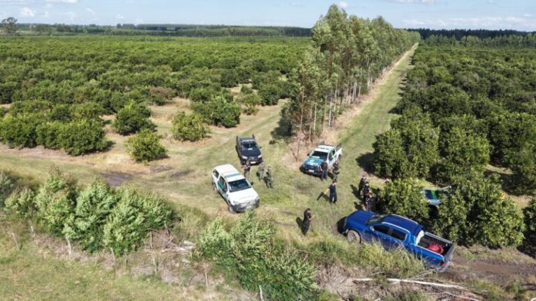 Camioneta Ford Ranger secuestrada en operativo policial en Mocoretá
