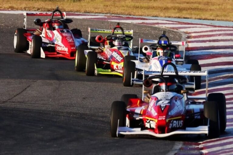 Benjamín Traverso en el autódromo Oscar Cabalén de Córdoba