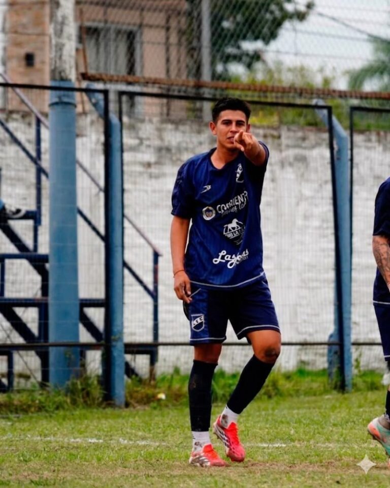 Partido de fútbol entre Lipton y Huracán de Goya por semifinal del Provincial de Clubes 2026