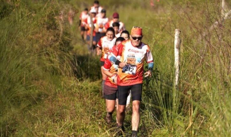 Corredores en la 10° Otoño Trail Run en el Parque Acuático Goya