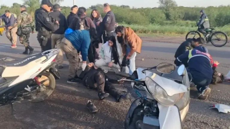 Accidente de tránsito múltiple con motos en avenida Maipú de Corrientes