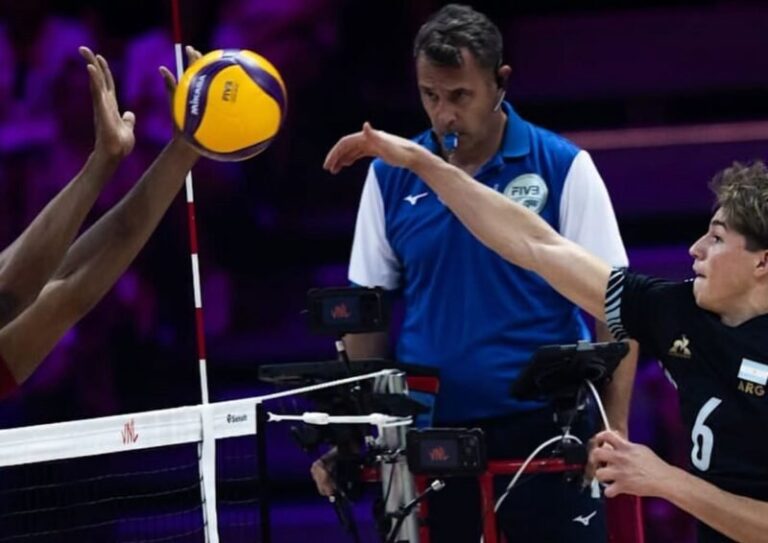 Germán Gómez durante el partido entre Argentina y Polonia por la VNL 2026