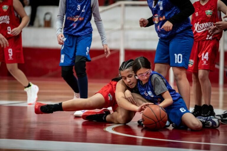 Partido de Mini femenino en el Club Córdoba de Corrientes
