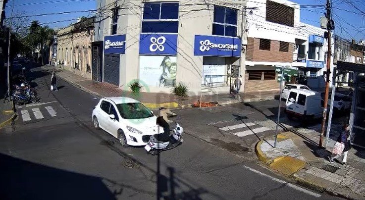 Intersección de calles Mendoza y San Martín en Corrientes donde ocurrió el incidente vial