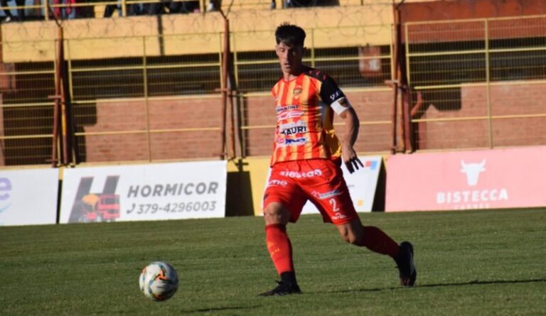 Partido de fútbol entre Boca Unidos y Tucumán Central por el Federal A