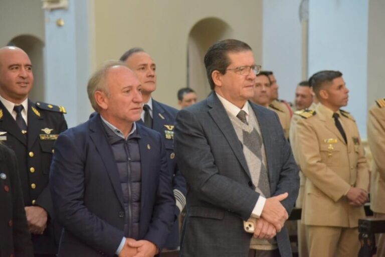 Vicegobernador Pedro Braillard Poccard en la misa por el 216° aniversario de la Prefectura Naval Argentina en Corrientes