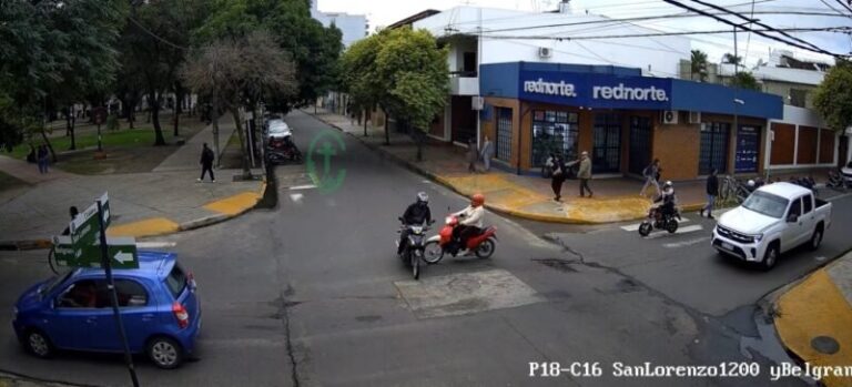 Cámaras de monitoreo registran choque entre motos en San Lorenzo y Belgrano, Corrientes