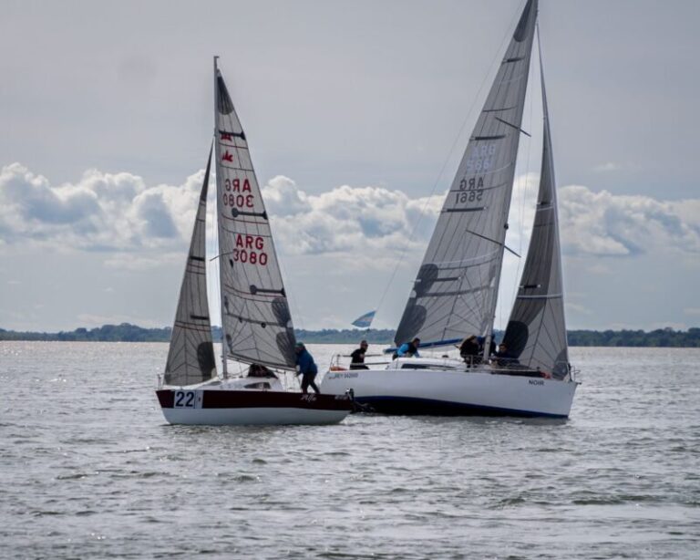 Embarcación Clericó durante la Regata Paso de la Patria – Corrientes