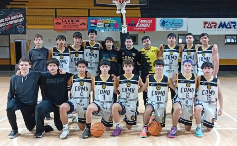 Partido de básquet juvenil en el estadio de Comunicaciones, Mercedes