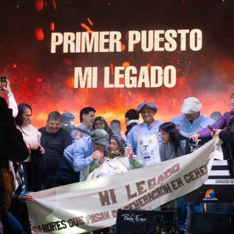 Participantes en la 7ª Fiesta Provincial del Estofado en Paso de la Patria