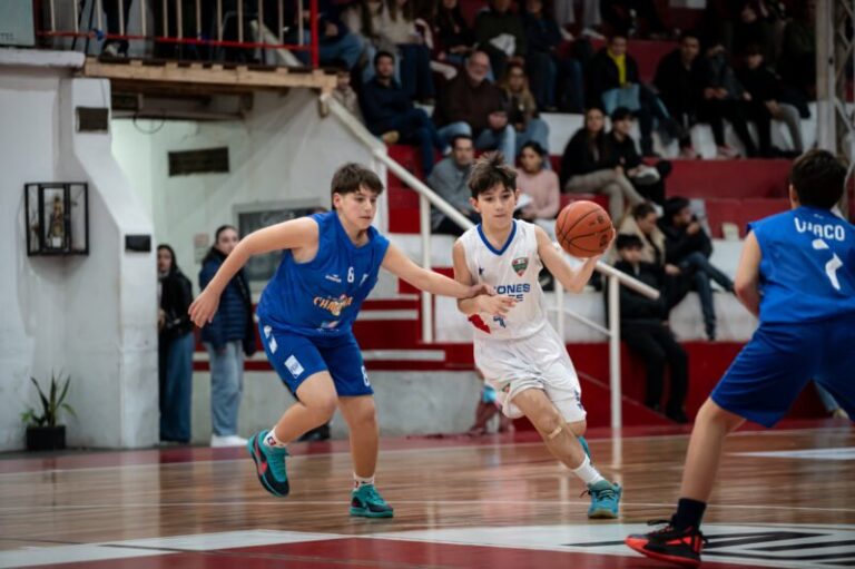 Partido de Mini básquet en el Club Córdoba