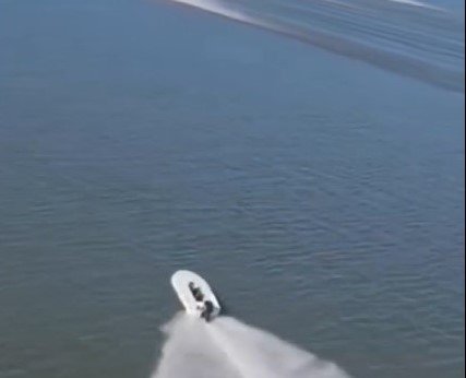 Competencia de motonáutica en la costanera de Corrientes