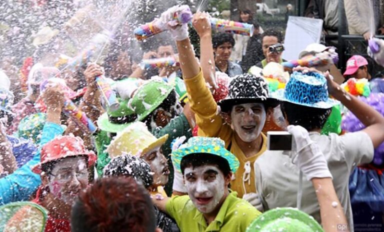 Desfile de carnaval en una localidad correntina