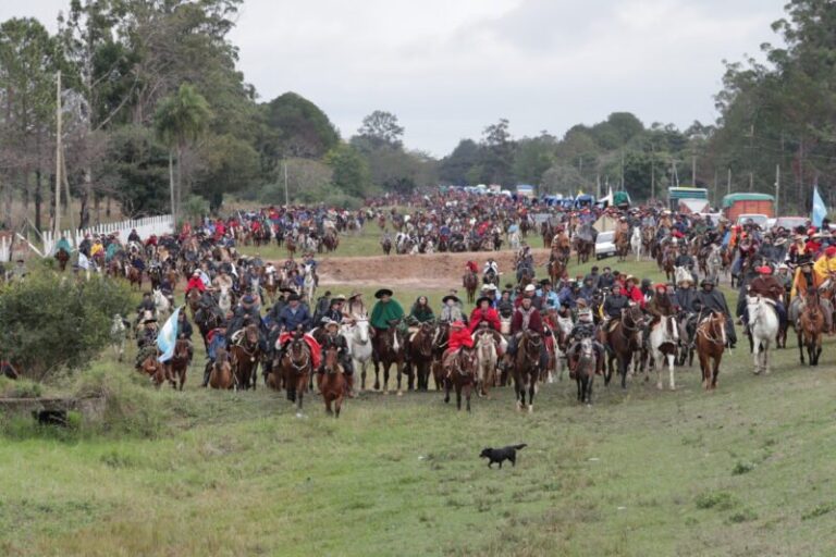 Peregrinos a caballo durante la peregrinación a Itatí