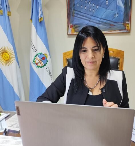Ministra de Educación de Corrientes Ana Miño en conferencia sobre salud mental escolar