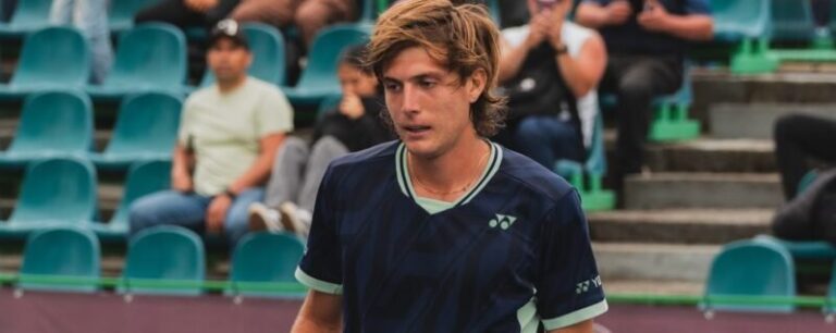 Lautaro Midón durante su partido de clasificación en Wimbledon 2026