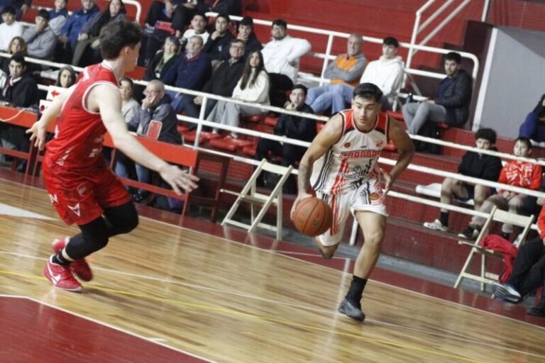 Partido de básquet entre Club Córdoba y Cultural por la Liga Federal