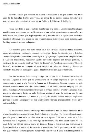 Manuel Adorni en una conferencia de prensa