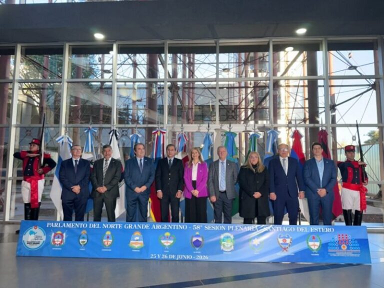 Sesión plenaria del Parlamento del Norte Grande en Santiago del Estero