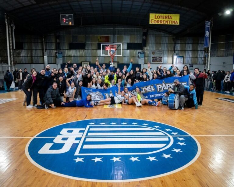 Equipo de Regatas Corrientes campeón de Primera A del Torneo Apertura de Cestoball