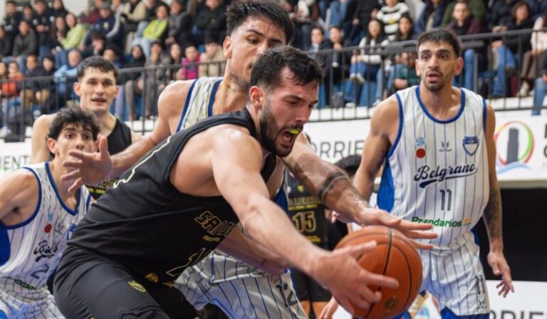 Partido de básquetbol entre San Lorenzo de Monte Caseros y Belgrano de Tucumán