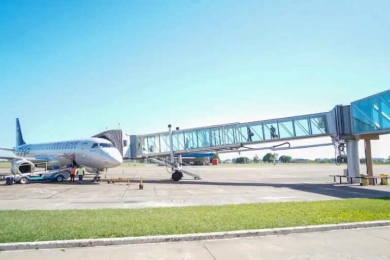 Vista del aeropuerto Fernando Piragine Niveyro de Corrientes durante el operativo de seguridad