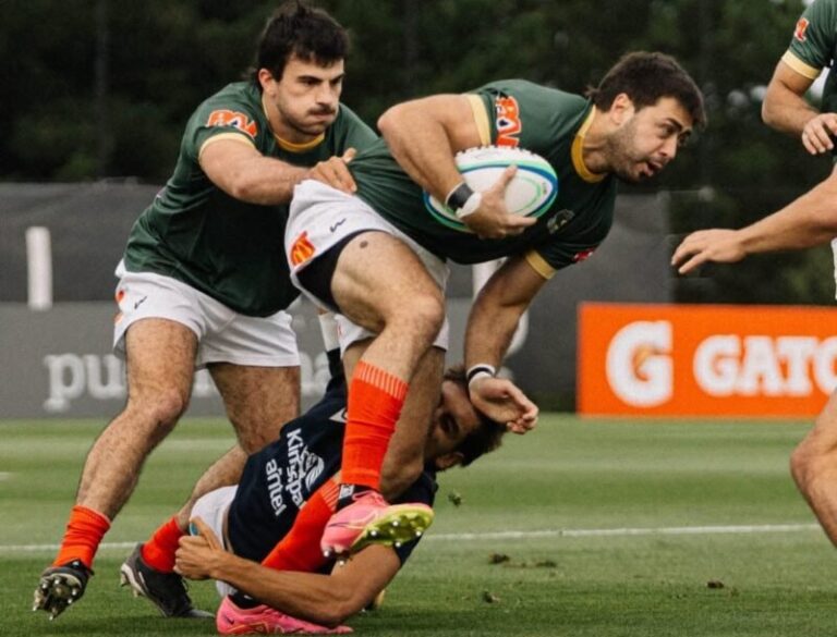 Jugadores de rugby en entrenamiento del seleccionado de Seven de la URNE