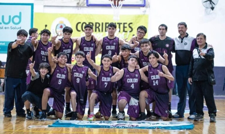 Jugadores del equipo U17 de Club Deportivo Colón en entrenamiento