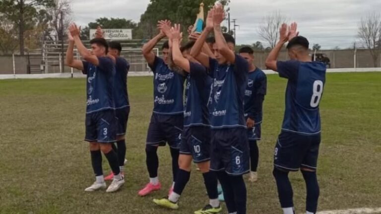 Partido de fútbol entre Victoria y Lipton en el estadio Victoria, final de ida del Provincial de Clubes
