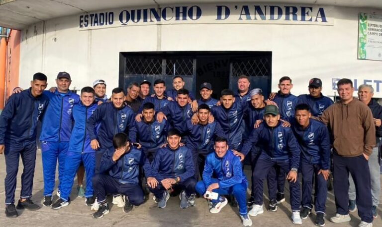 Estadio de Victoria durante un partido de fútbol del Provincial de Clubes