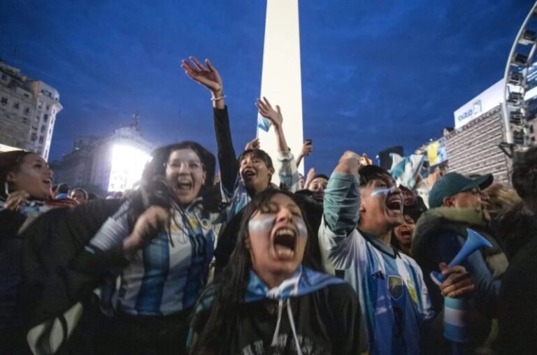 Jugadores de la Selección Argentina celebrando tras vencer a Inglaterra en semifinales del Mundial 2026