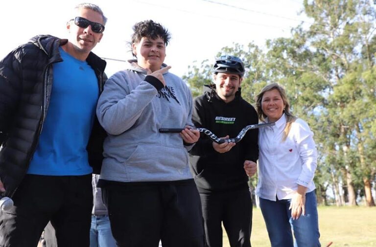 Jornada de Stunt en Bella Vista con participantes realizando acrobacias en bicicleta