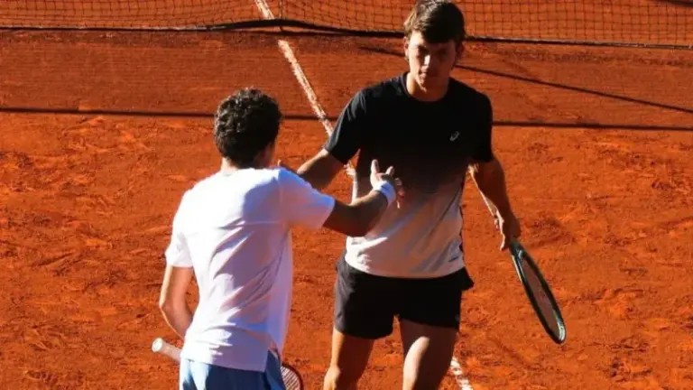 Carlos María Zárate celebrando el título de dobles en el ITF M15 de Jujuy