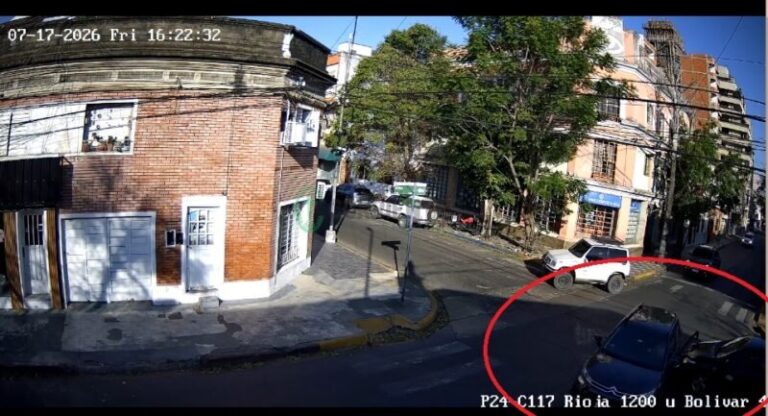 Intersección de calles Rioja y Bolívar en Corrientes, lugar del siniestro vial