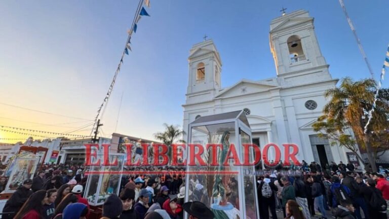 Peregrinos a caballo y a pie durante la 126ª peregrinación de San Luis del Palmar a Itatí