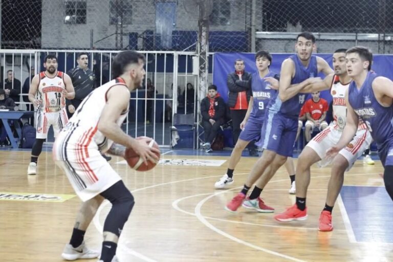 Estadio Mariano Andino Igarzabal durante partido de básquetbol entre Córdoba y Regatas Corrientes