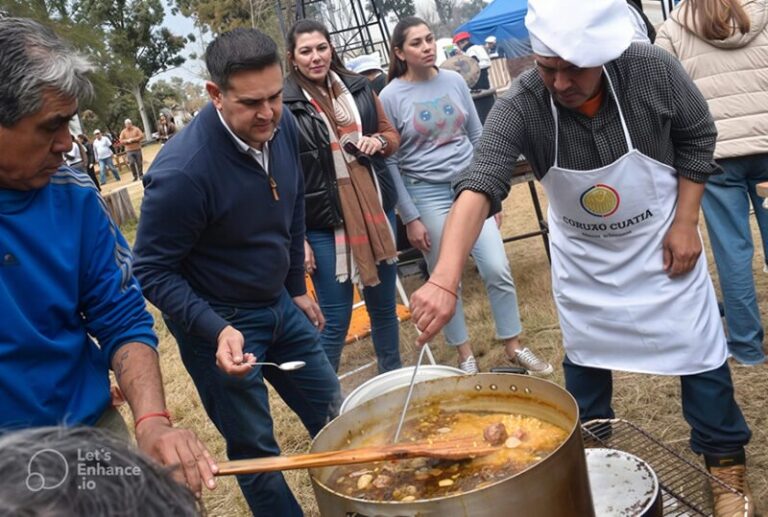Cartel de la 5ª Fiesta Provincial del Locro en Curuzú Cuatiá con fechas y artistas