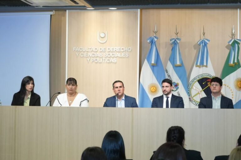 Participantes en la capacitación de directores de Niñez y Familia en Corrientes