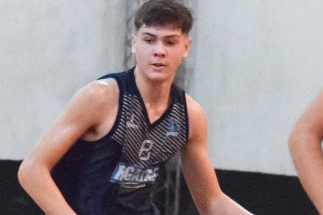 Joaquín Almozni jugador de básquet de Regatas Corrientes