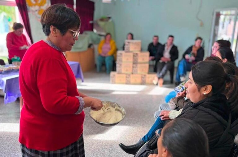 Entrega de módulos para celíacos en el CIC del Barrio Centenario en Bella Vista