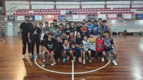 Selecciones infantiles de básquet de Corrientes entrenando