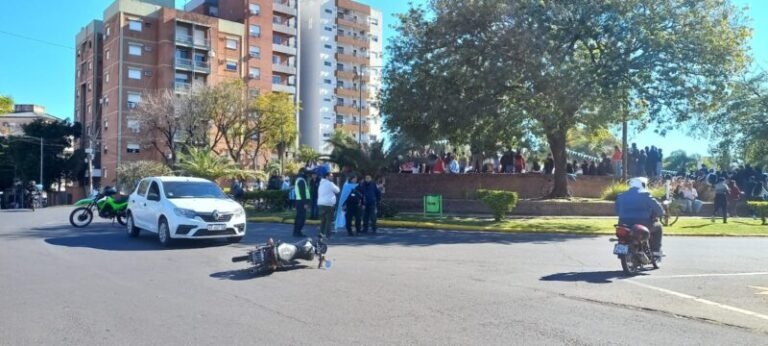 Costanera General San Martín de Corrientes con gran concentración de personas durante festejos